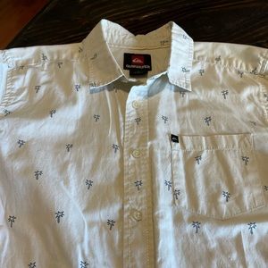 Quicksilver button down short sleeve shirt with palms